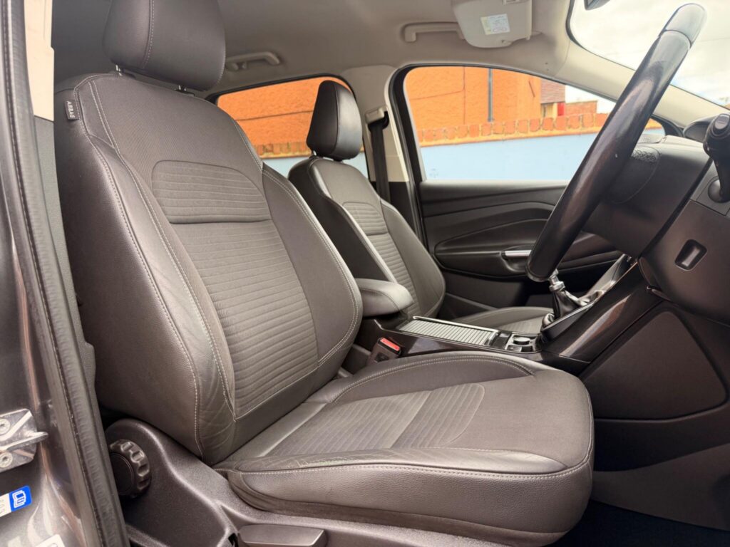 2019 Ford Kuga YN19VKC